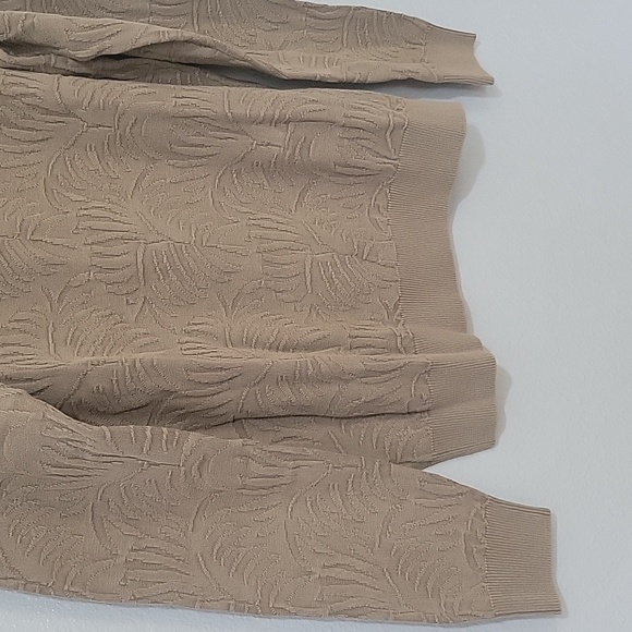 Lello Men‘s Lightweight Cotton Stone Washed Floral Pattern V-Neck Sweater - Picture 4 of 12